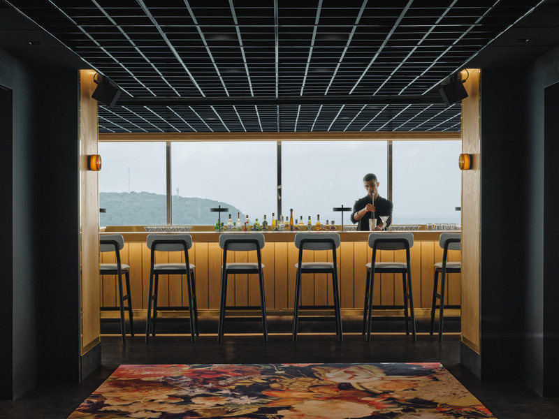Press kit | 1303-19 - Press release | Modernist Elegance Meets Panoramic Views at Montreal’s New Culinary Destination - Sid Lee Architecture - Commercial Interior Design - 45th - Photo credit: Alex Lesage