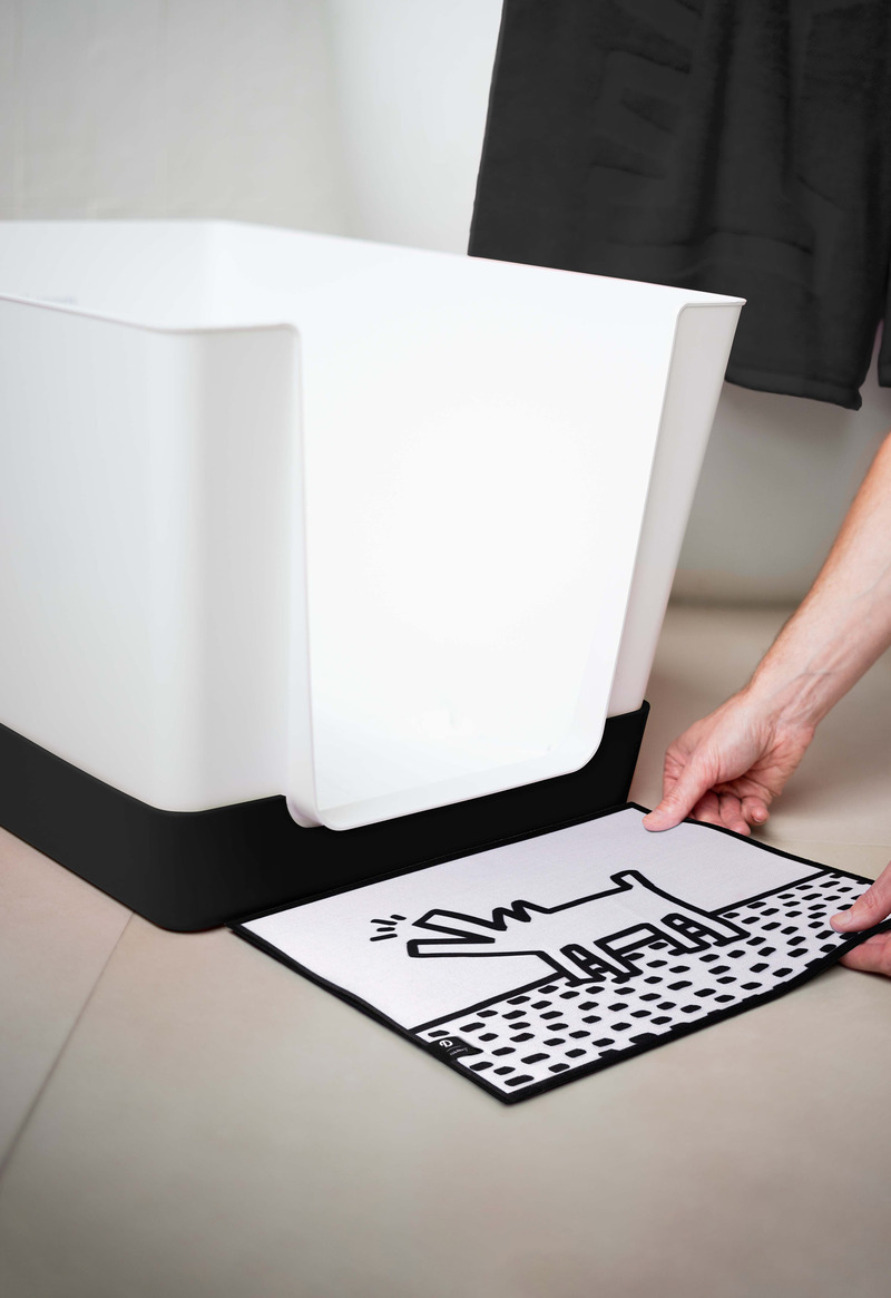 Press kit | 3904-03 - Press release | Doggy Bathroom Introduces Keith Haring Collection - Doggy Bathroom - Product - Doggy Bathroom x Keith Haring Black - Photo credit: Mélanie Bussière