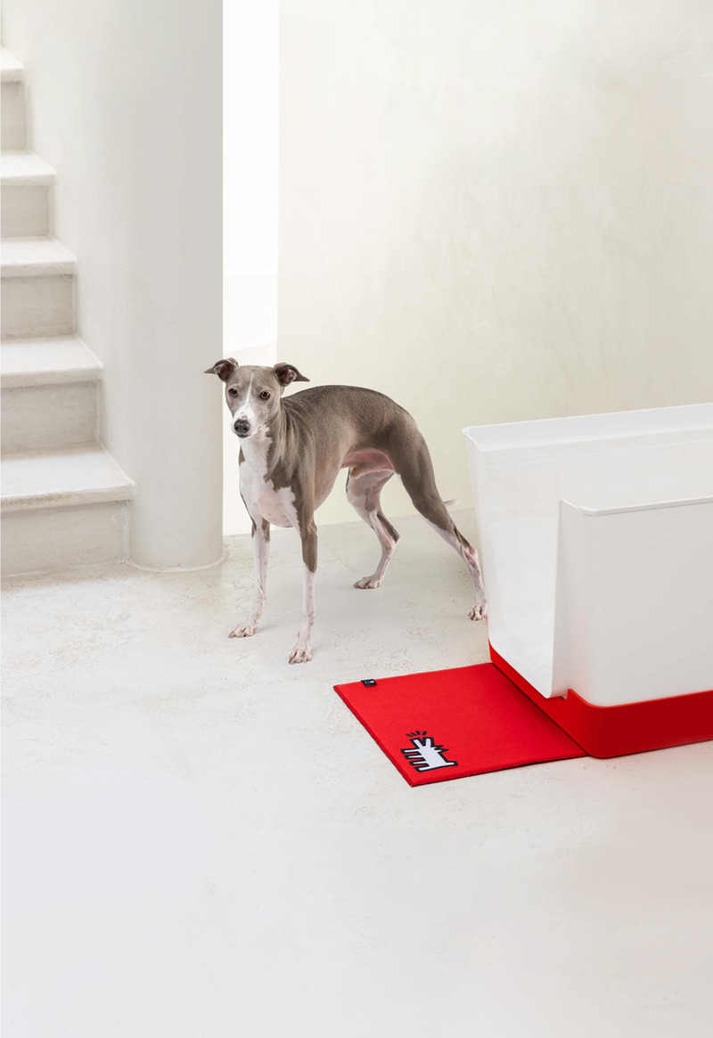 Press kit | 3904-03 - Press release | Doggy Bathroom Introduces Keith Haring Collection - Doggy Bathroom - Product - Doggy Bathroom x Keith Haring Red - Photo credit: Mélanie Bussière
