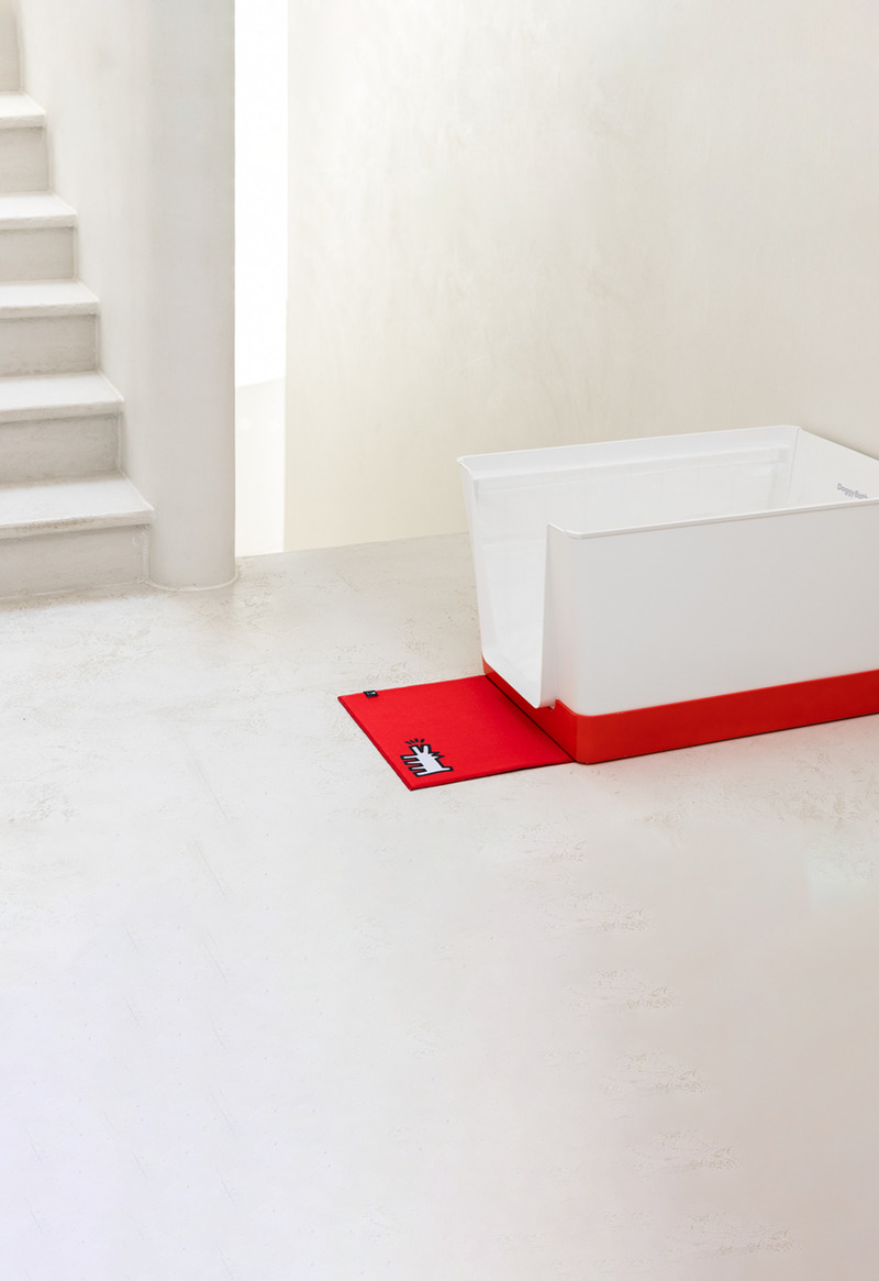 Press kit | 3904-03 - Press release | Doggy Bathroom Introduces Keith Haring Collection - Doggy Bathroom - Product - Doggy Bathroom x Keith Haring Red - Photo credit: Mélanie Bussière
