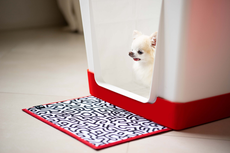 Press kit | 3904-03 - Press release | Doggy Bathroom Introduces Keith Haring Collection - Doggy Bathroom - Product - Doggy Bathroom x Keith Haring Red - Photo credit: Momo Yang