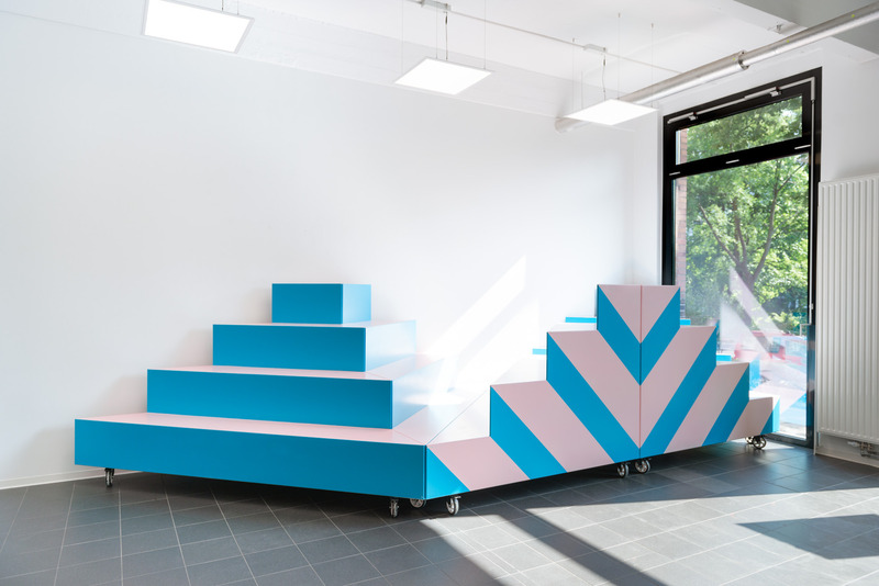 Press kit | 5597-02 - Press release | Berlin International Lobby furniture - L’atelier - Product - 2 hill composition - Photo credit: Philipp Jester