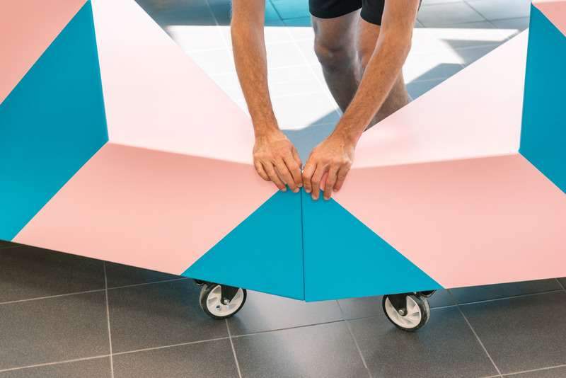 Press kit | 5597-02 - Press release | Berlin International Lobby furniture - L’atelier - Product - Wheels system  - Photo credit: Philipp Jester