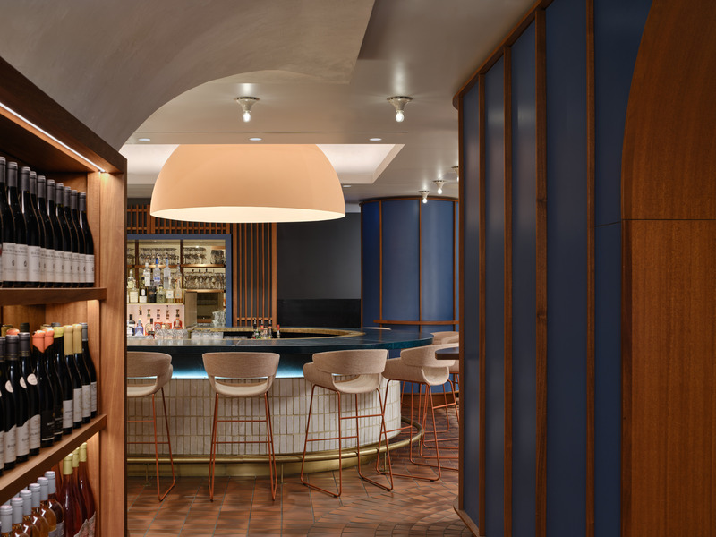 Dossier de presse | 1858-04 - Communiqué de presse | Stock T.C Transforms a Heritage Postal Station Into an Original Gastronomic Experience - Giannone Petricone Associates - Design d’intérieur commercial - A thin-shell dome defines the third floor's intimate, circular cocktail bar wrapped in slate leather. - Crédit photo : Doublespace