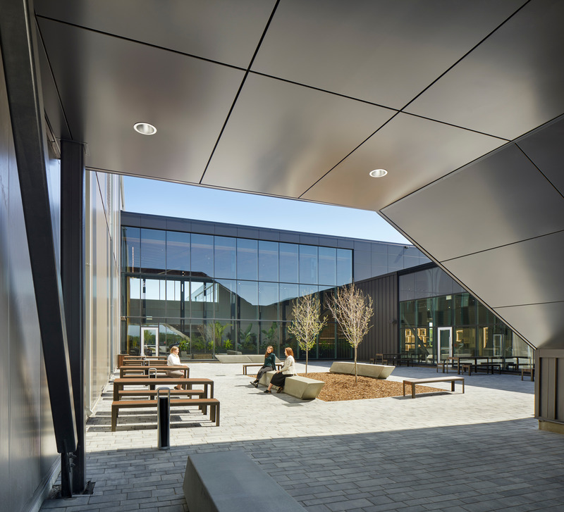 Press kit | 1132-06 - Press release | Redefining the Workplace Experience: Caivan / ABIC's New Head Office - Figurr Architects Collective - Commercial Architecture - Photo credit: Tom Arban Photography
