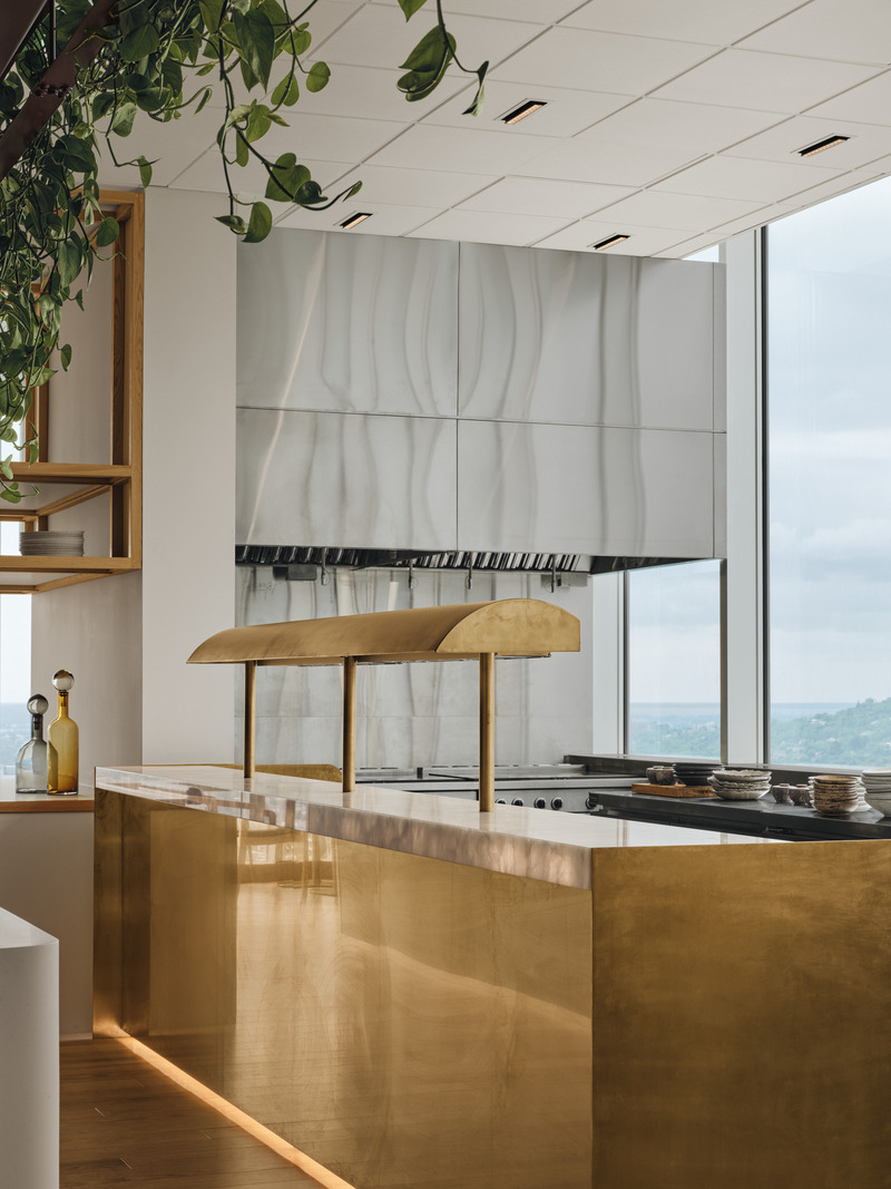Press kit | 1303-19 - Press release | Modernist Elegance Meets Panoramic Views at Montreal’s New Culinary Destination - Sid Lee Architecture - Commercial Interior Design - 46th - Photo credit: Alex Lesage