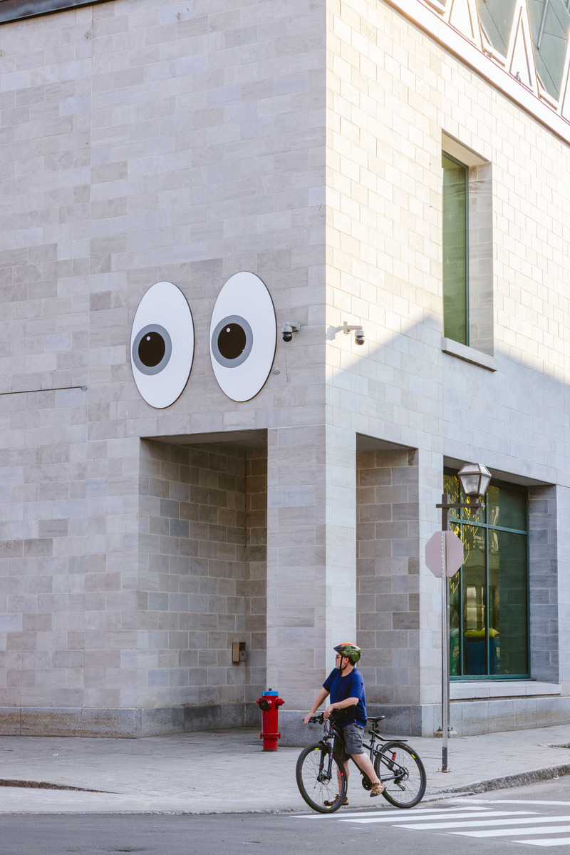 Dossier de presse | 2402-06 - Communiqué de presse | PASSAGES INSOLITES 2023 - EXMURO arts publics - Art - «Big Other» par Pierre&amp;Marie - Crédit photo : Stéphane Bourgeois