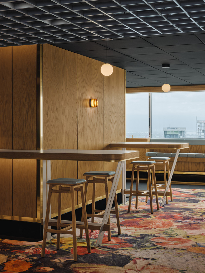 Press kit | 1303-19 - Press release | Modernist Elegance Meets Panoramic Views at Montreal’s New Culinary Destination - Sid Lee Architecture - Commercial Interior Design -  45th - Photo credit: Alex Lesage