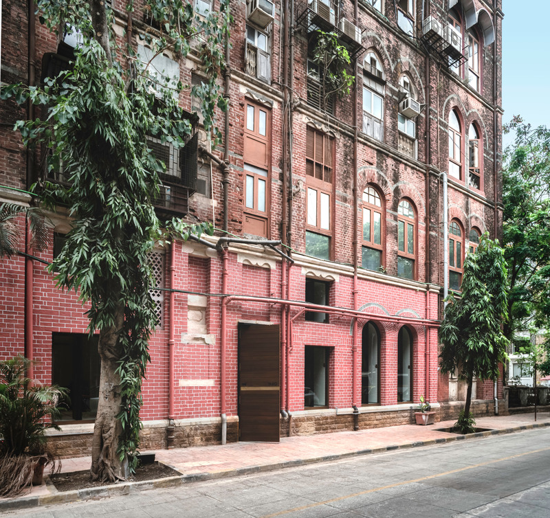 Press kit | 4016-03 - Press release | Tarq Gallery - Squareworks - Art - Gallery facade (day time) - Photo credit: Studio Charuau