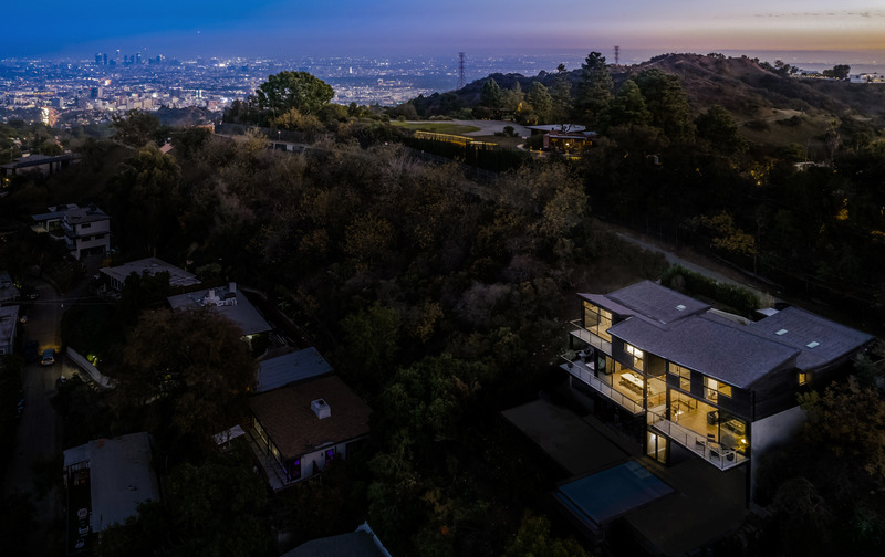 Dossier de presse | 5795-07 - Communiqué de presse | t House Defines a Seamless Connection Between Earth and Sky - ANX / Aaron Neubert Architects - Architecture résidentielle - Aerial View<br> - Crédit photo : Paul Vu / HANA