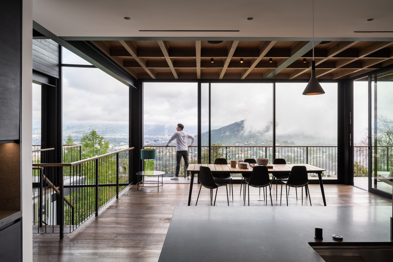 Dossier de presse | 5795-07 - Communiqué de presse | t House Defines a Seamless Connection Between Earth and Sky - ANX / Aaron Neubert Architects - Architecture résidentielle - Dining Room<br> - Crédit photo : Paul Vu / HANA