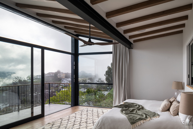 Dossier de presse | 5795-07 - Communiqué de presse | t House Defines a Seamless Connection Between Earth and Sky - ANX / Aaron Neubert Architects - Architecture résidentielle - Bedroom - Crédit photo : Paul Vu / HANA