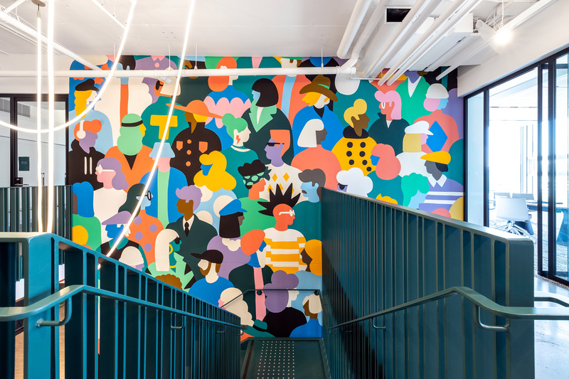 Dossier de presse | 5571-02 - Communiqué de presse | Trulioo's New HQ in Vancouver to Revitalize Return-to-Work Efforts - Edit Studios Inc. - Design d’intérieur commercial - 2nd fl mezzanine and meeting spaces with custom mural  - Crédit photo : Brett Ryan 