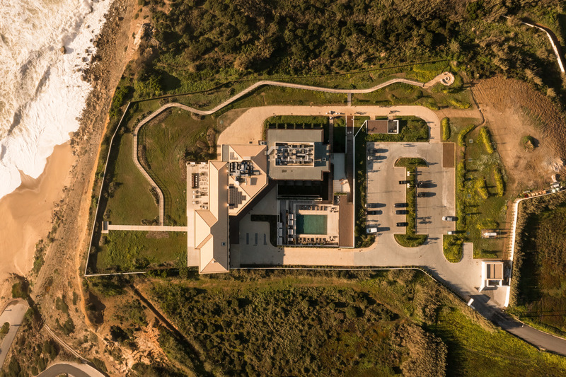 Dossier de presse | 967-03 - Communiqué de presse | Aethos Ericeira Hotel - Pedra Silva Arquitectos - Architecture commerciale - Crédit photo : Francisco Nogueira - Architectural Photography