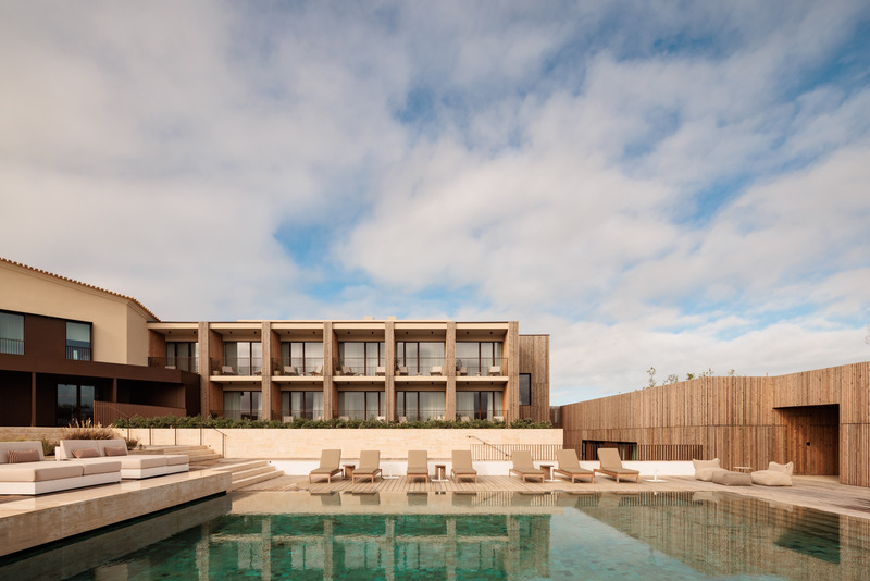 Dossier de presse | 967-03 - Communiqué de presse | Aethos Ericeira Hotel - Pedra Silva Arquitectos - Architecture commerciale - Crédit photo : Francisco Nogueira - Architectural Photography