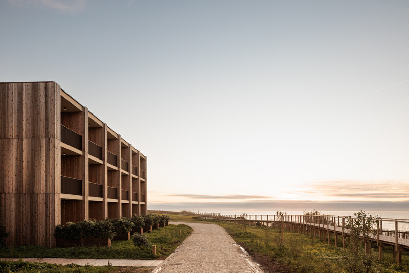 Dossier de presse | 967-03 - Communiqué de presse | Aethos Ericeira Hotel - Pedra Silva Arquitectos - Architecture commerciale - Crédit photo : Francisco Nogueira - Architectural Photography