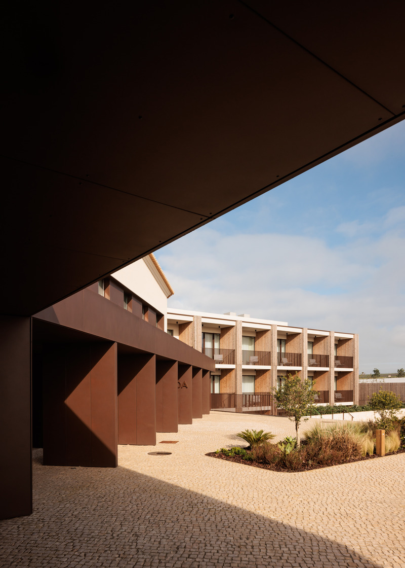 Dossier de presse | 967-03 - Communiqué de presse | Aethos Ericeira Hotel - Pedra Silva Arquitectos - Architecture commerciale - Crédit photo : Francisco Nogueira - Architectural Photography