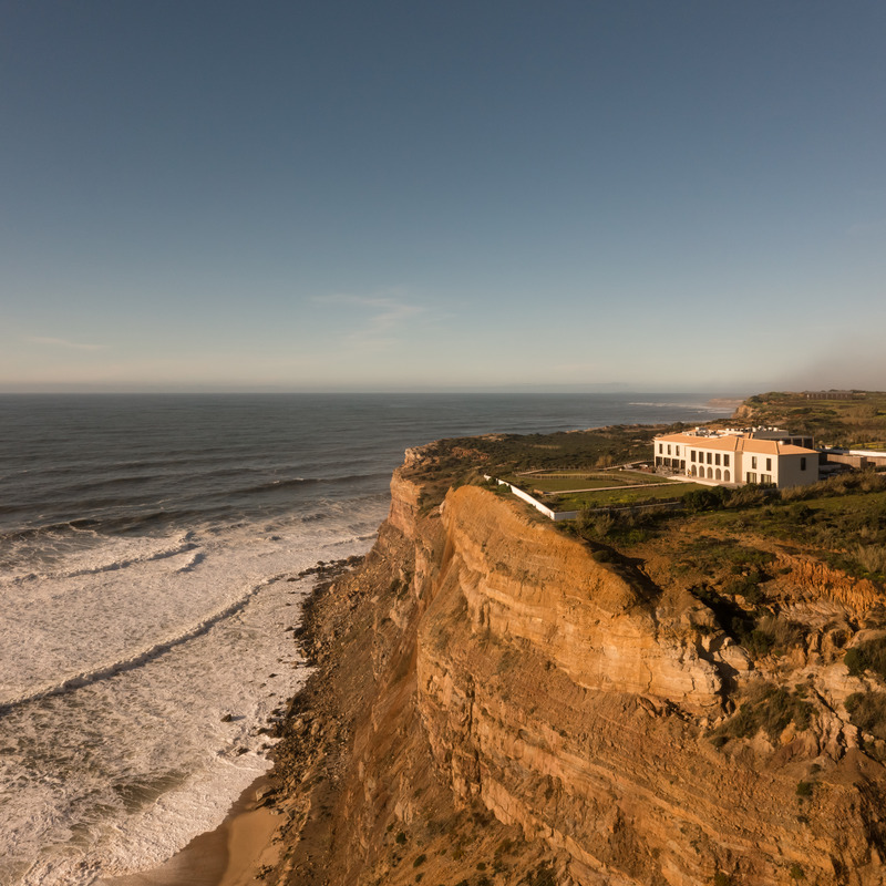 Dossier de presse | 967-03 - Communiqué de presse | Aethos Ericeira Hotel - Pedra Silva Arquitectos - Architecture commerciale - Crédit photo : Francisco Nogueira - Architectural Photography
