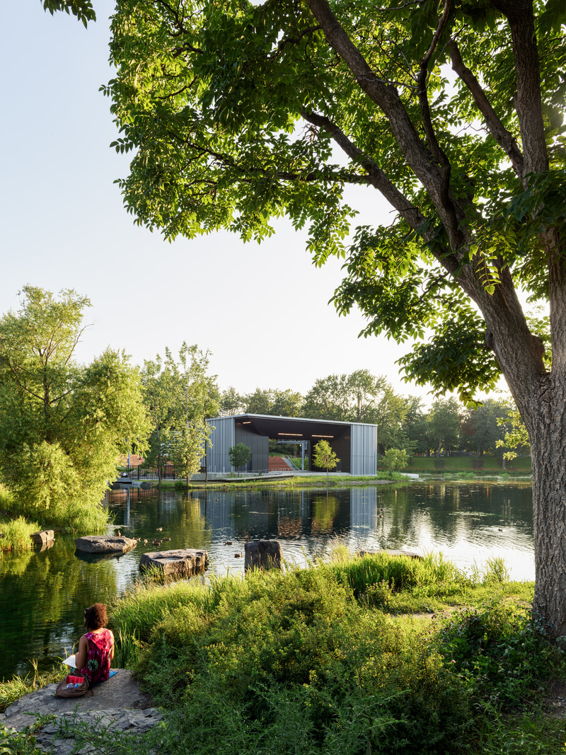 Dossier de presse | 865-51 - Communiqué de presse | Lemay réaménage le Théâtre de Verdure du parc La Fontaine et conçoit une toute nouvelle scène - Lemay - Architecture de paysage - Crédit photo : Adrien Williams