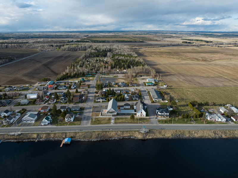 Dossier de presse | 7070-01 - Communiqué de presse | Espace Péribonka : un lieu culturel rayonnant au bord du Lac-Saint-Jean - Maîtres d’Œuvre Architectes (MDO) - Architecture institutionnelle - Crédit photo : Stéphane Groleau