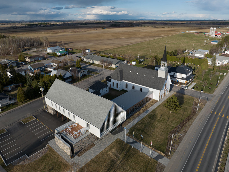 Dossier de presse | 7070-01 - Communiqué de presse | Espace Péribonka : un lieu culturel rayonnant au bord du Lac-Saint-Jean - Maîtres d’Œuvre Architectes (MDO) - Architecture institutionnelle - Crédit photo : Stéphane Groleau