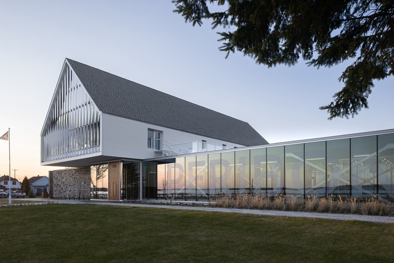 Dossier de presse | 7070-01 - Communiqué de presse | Espace Péribonka : un lieu culturel rayonnant au bord du Lac-Saint-Jean - Maîtres d’Œuvre Architectes (MDO) - Architecture institutionnelle - Crédit photo : Stéphane Groleau
