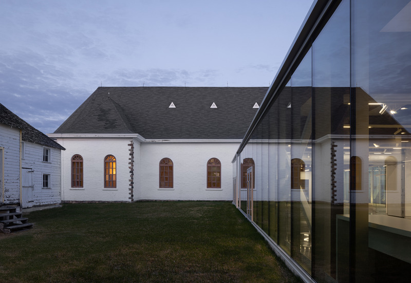 Dossier de presse | 7070-01 - Communiqué de presse | Espace Péribonka : un lieu culturel rayonnant au bord du Lac-Saint-Jean - Maîtres d’Œuvre Architectes (MDO) - Architecture institutionnelle - Crédit photo : Stéphane Groleau