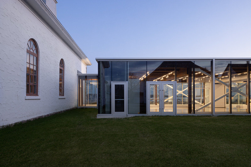 Dossier de presse | 7070-01 - Communiqué de presse | Espace Péribonka : un lieu culturel rayonnant au bord du Lac-Saint-Jean - Maîtres d’Œuvre Architectes (MDO) - Architecture institutionnelle - Crédit photo : Stéphane Groleau