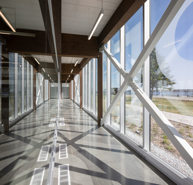 Dossier de presse | 7070-01 - Communiqué de presse | Espace Péribonka : un lieu culturel rayonnant au bord du Lac-Saint-Jean - Maîtres d’Œuvre Architectes (MDO) - Architecture institutionnelle - Crédit photo : Stéphane Groleau