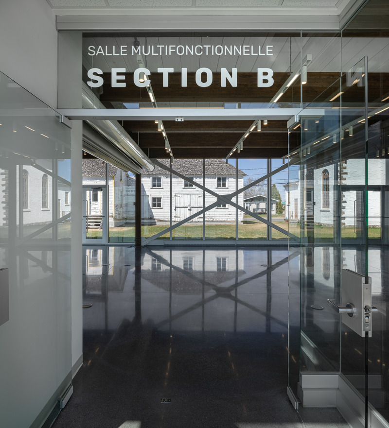 Dossier de presse | 7070-01 - Communiqué de presse | Espace Péribonka : un lieu culturel rayonnant au bord du Lac-Saint-Jean - Maîtres d’Œuvre Architectes (MDO) - Architecture institutionnelle - Crédit photo : Stéphane Groleau
