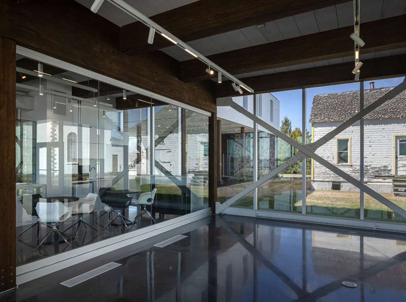 Dossier de presse | 7070-01 - Communiqué de presse | Espace Péribonka : un lieu culturel rayonnant au bord du Lac-Saint-Jean - Maîtres d’Œuvre Architectes (MDO) - Architecture institutionnelle - Crédit photo : Stéphane Groleau