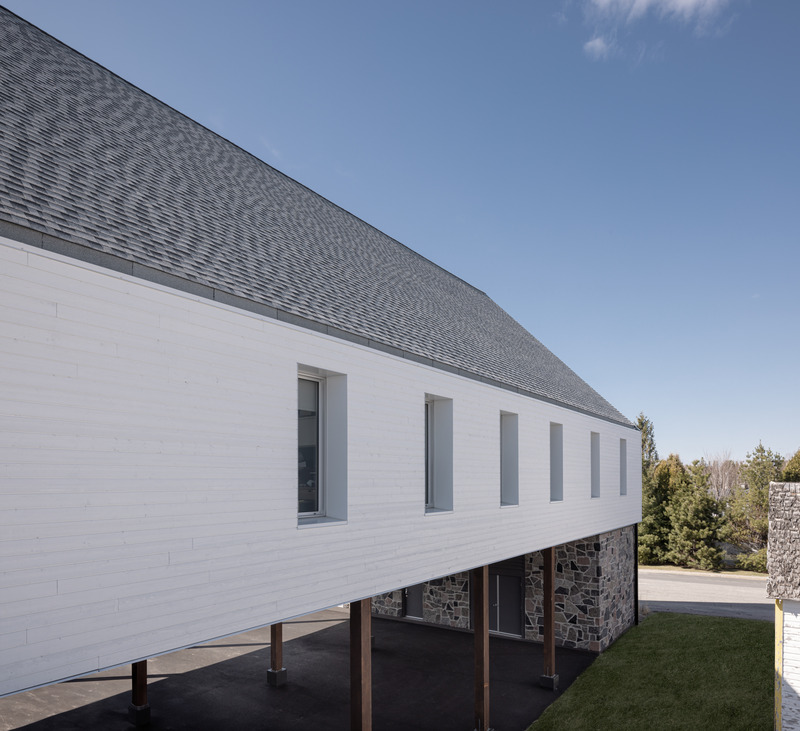 Dossier de presse | 7070-01 - Communiqué de presse | Espace Péribonka : un lieu culturel rayonnant au bord du Lac-Saint-Jean - Maîtres d’Œuvre Architectes (MDO) - Architecture institutionnelle - Crédit photo : Stéphane Groleau