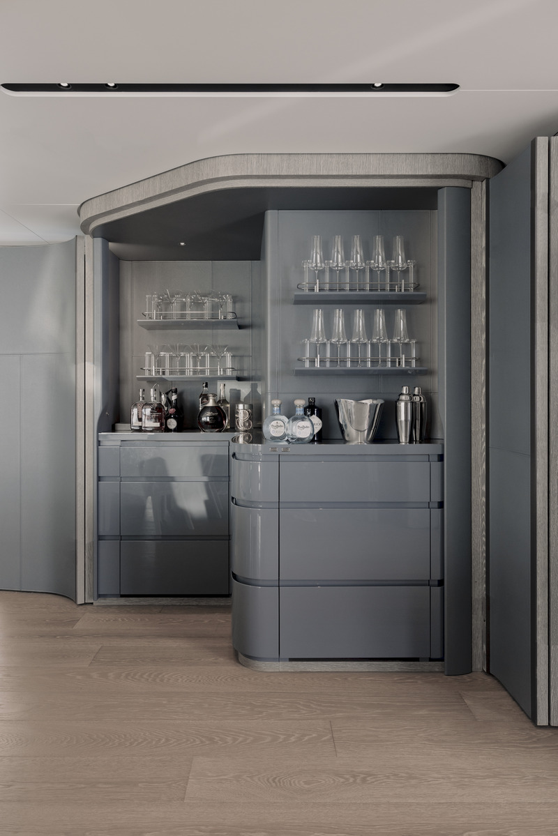 Press kit | 889-06 - Press release | BURDIFILEK Sets Sail Into the World of Luxury Yachting With Entourage - BURDIFILEK - Residential Interior Design - The oak doors open to unveil a concealed custom cocktail bar. - Photo credit: Guillaume Plisson