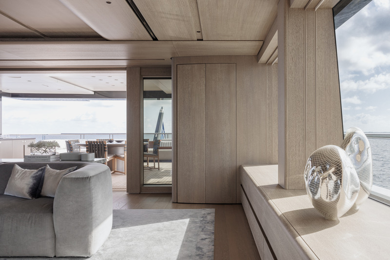 Press kit | 889-06 - Press release | BURDIFILEK Sets Sail Into the World of Luxury Yachting With Entourage - BURDIFILEK - Residential Interior Design - A detail view of the family room with the outdoor alfresco dining area. Sculptures by Simon Waranch. - Photo credit: Guillaume Plisson