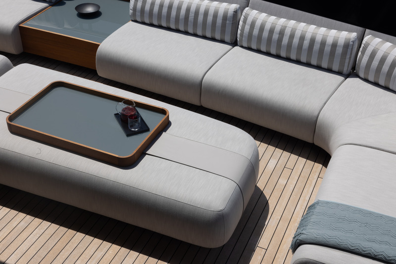 Press kit | 889-06 - Press release | BURDIFILEK Sets Sail Into the World of Luxury Yachting With Entourage - BURDIFILEK - Residential Interior Design - The outdoor lounge furniture seamlessly integrates into the form of the space. - Photo credit: Guillaume Plisson