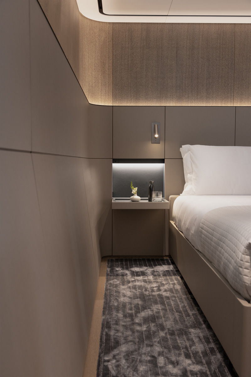 Press kit | 889-06 - Press release | BURDIFILEK Sets Sail Into the World of Luxury Yachting With Entourage - BURDIFILEK - Residential Interior Design - Detail of the sculptural shell that encircles the bedroom. The half-wall skin contour creates a warm and cozy atmosphere. - Photo credit: Guillaume Plisson