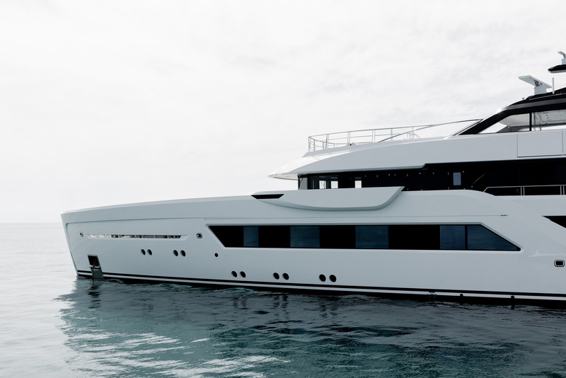 Press kit | 889-06 - Press release | BURDIFILEK Sets Sail Into the World of Luxury Yachting With Entourage - BURDIFILEK - Residential Interior Design - Entourage Exterior. - Photo credit: Guillaume Plisson