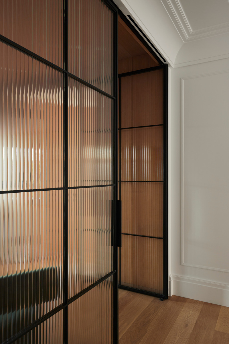 Dossier de presse | 2260-04 - Communiqué de presse | La Maison MBM - MXMA Architecture & Design + Chamberland Design - Architecture résidentielle - Verrière de la suite des parents au deuxième étage - Crédit photo : Maxime Brouillet