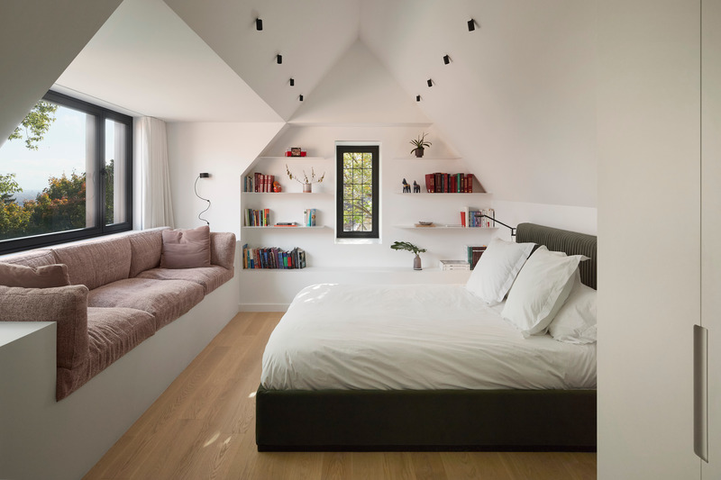 Dossier de presse | 2260-04 - Communiqué de presse | La Maison MBM - MXMA Architecture & Design + Chamberland Design - Architecture résidentielle -   Suite de l'ainée au grenier   - Crédit photo :  Maxime Brouillet 