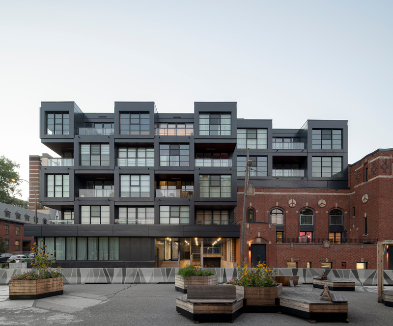 Dossier de presse | 1303-20 - Communiqué de presse | Le Carré des Arts : allier patrimoine et modernité pour créer des espaces de vie uniques - Sid Lee Architecture & ADHOC Architectes - Architecture résidentielle - Carré des Arts - Crédit photo : David Boyer