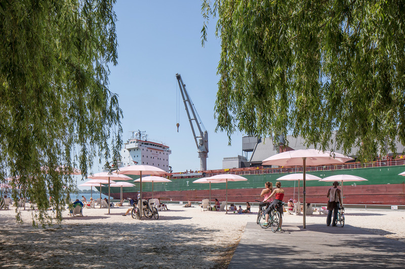 Press kit | 847-02 - Press release | Canadian Landscape Architect Claude Cormier, Designer of Innovative and Playful Public Spaces, dies at 63 - Claude Cormier Architectes Paysagistes - Landscape Architecture - Sugar Beach, Toronto - Photo credit: Industryous Photography