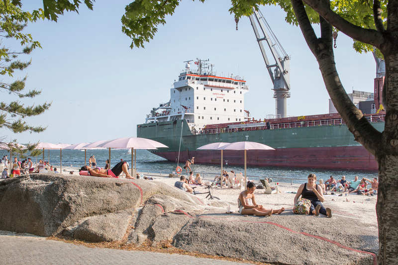 Press kit | 847-02 - Press release | Canadian Landscape Architect Claude Cormier, Designer of Innovative and Playful Public Spaces, dies at 63 - Claude Cormier Architectes Paysagistes - Landscape Architecture - Sugar Beach, Toronto - Photo credit: Industryous Photography