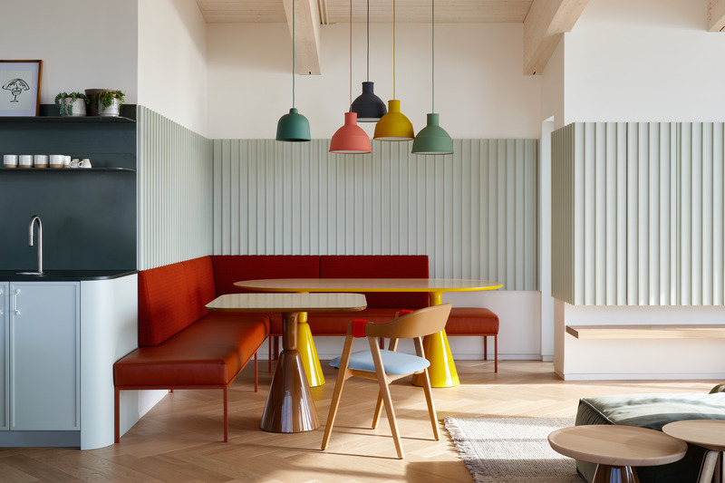 Dossier de presse | 1698-04 - Communiqué de presse | Chalet Bertha : un hôtel particulier perché au sommet du massif de Charlevoix - Perron - Design d’intérieur résidentiel - Dinette modulaire par Sancal (Espagne) - Crédit photo : Ulysse Lemerise
