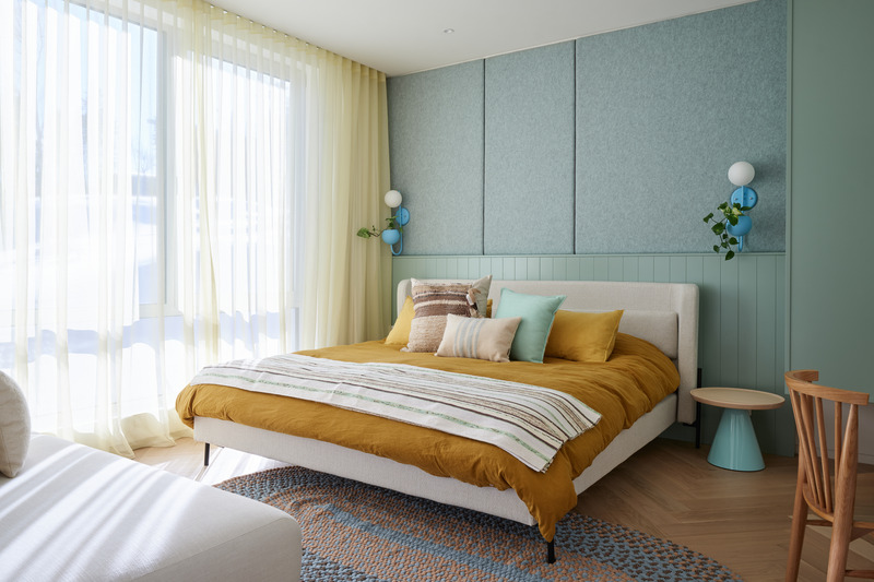 Dossier de presse | 1698-04 - Communiqué de presse | Chalet Bertha : un hôtel particulier perché au sommet du massif de Charlevoix - Perron - Design d’intérieur résidentiel - Suite - Crédit photo : Ulysse Lemerise