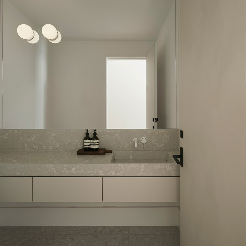 Dossier de presse | 3189-01 - Communiqué de presse | Résidence Lanaudière - Michael Godmer Studio + Dany Durand Courchesne Architecte - Design d’intérieur résidentiel - Crédit photo : Maxime Brouillet