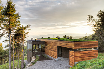 Dossier de presse | 877-01 - Communiqué de presse | Les Terrasses Cap-À-L’aigle : Une architecture grandeur nature - MU Architecture - Architecture résidentielle - LE PHARE - Crédit photo : Ulysse Lemerise Bouchard