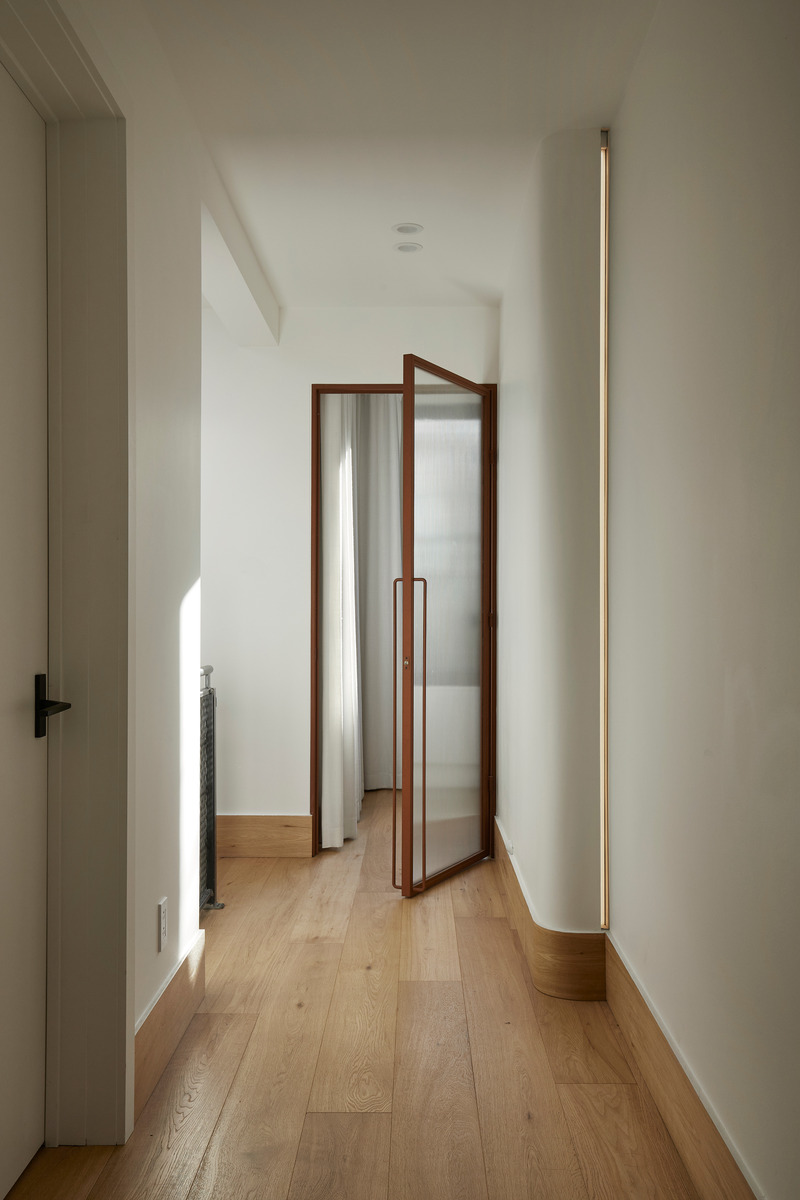 Dossier de presse | 3189-01 - Communiqué de presse | Résidence Lanaudière - Michael Godmer Studio + Dany Durand Courchesne Architecte - Design d’intérieur résidentiel - Crédit photo : Maxime Brouillet