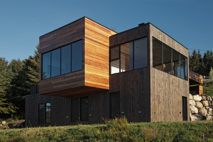 Dossier de presse | 877-01 - Communiqué de presse | Les Terrasses Cap-À-L’aigle : Une architecture grandeur nature - MU Architecture - Architecture résidentielle - LE PHARE - Crédit photo : Ulysse Lemerise Bouchard