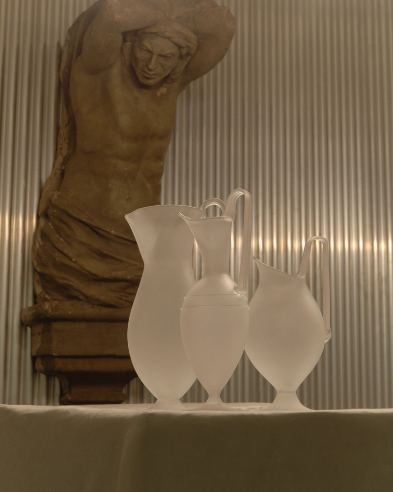 Press kit | 1619-09 - Press release | Isle Collection Officially Launches in the Universe of Bruises Gallery - Lambert & Fils and Bruises Gallery - Lighting Design - Bar Lanterne - Verre d'Onge - Photo credit: Mathieu Fortin