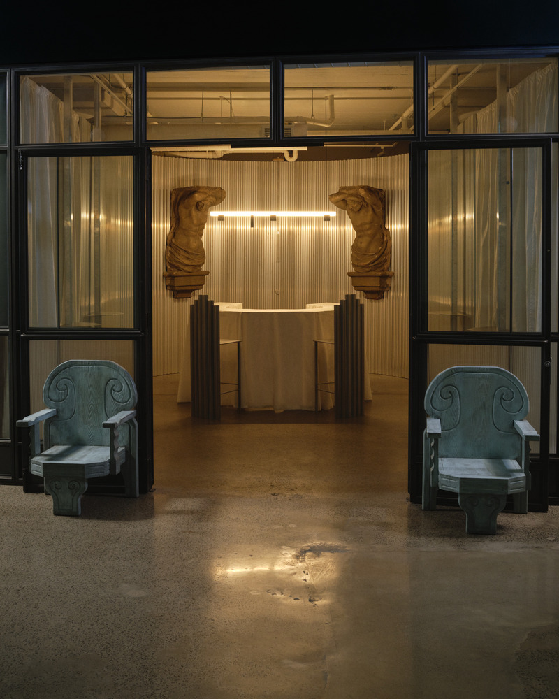 Press kit | 1619-09 - Press release | Isle Collection Officially Launches in the Universe of Bruises Gallery - Lambert & Fils and Bruises Gallery - Lighting Design - Bar Lanterne - Photo credit: Mathieu Fortin